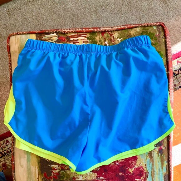 New Balance Running Shorts Size Large - Picture 8 of 10